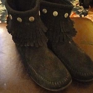 Women's Minnetonka moccasins (black) suede. Only been worn shortly twice.